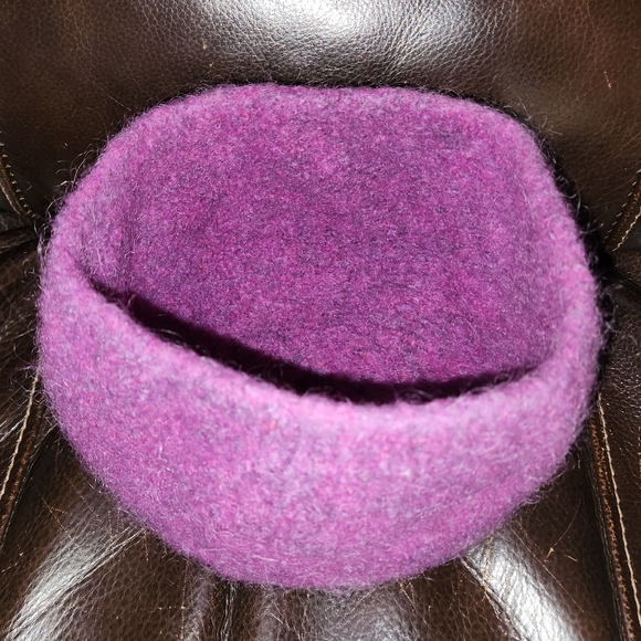 Girls or Women's wool hat - Picture 3 of 3